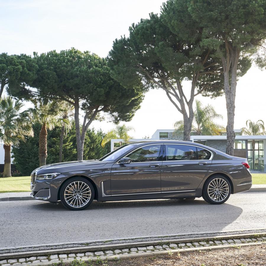  BMW 750Li xDrive (G12) 2019 года  (WW) (фото 150 из 164)
